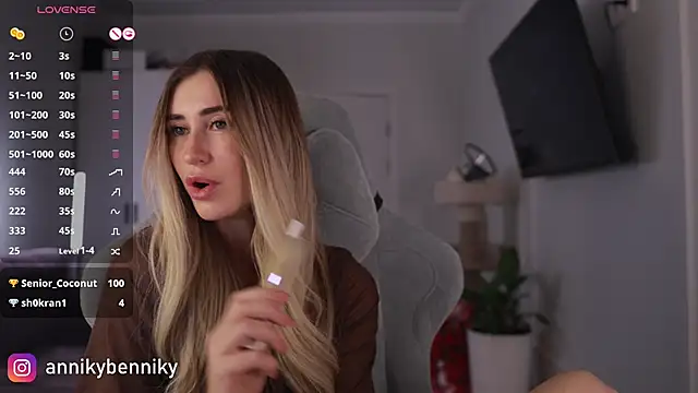 Coconutkittyy online show from 24, 12, 2024