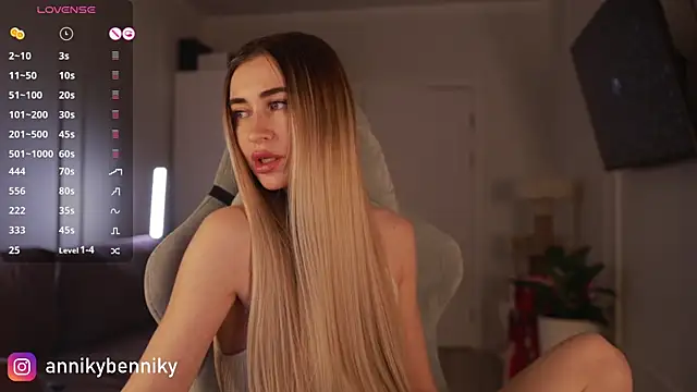 Coconutkittyy online show from 16, 12, 2024