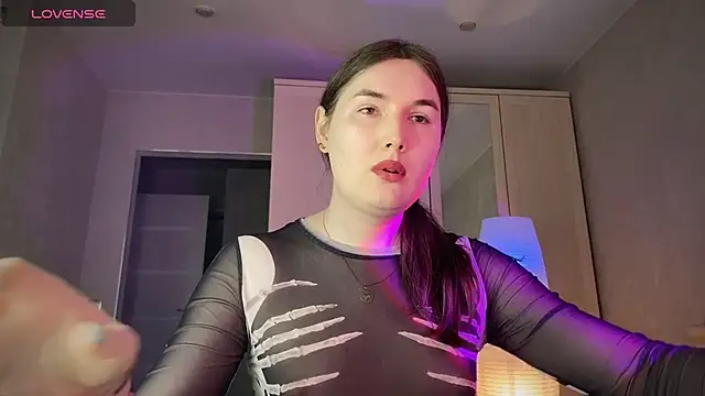 Maria Bowie online show from 22, 5, 2026