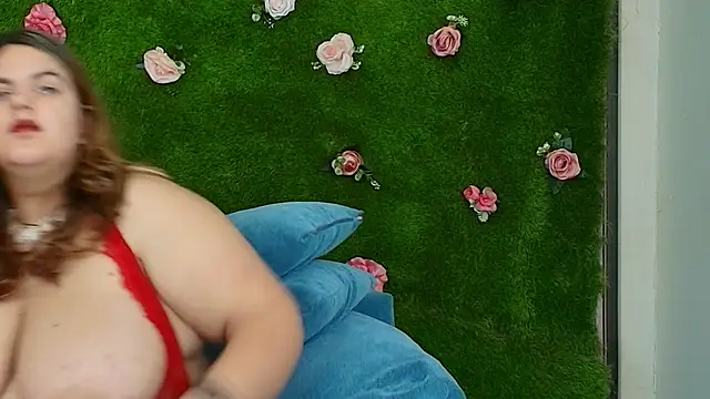 Huge Titties  online show from 28, 11, 2025