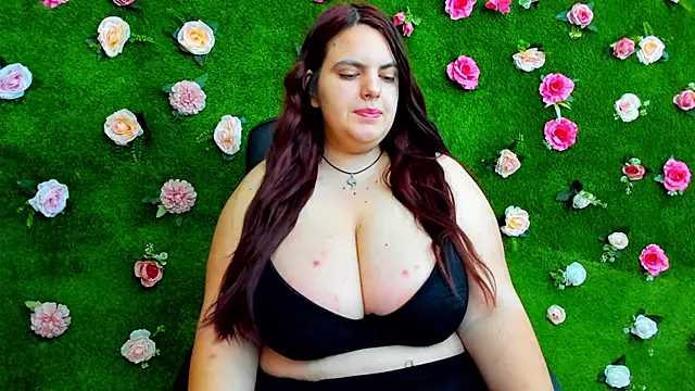 Huge Titties  online show from 21, 2, 2025