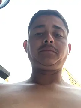 isacalejandroo online show from 28, 2, 2025