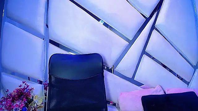 nathalia pink online show from 20, 3, 2026