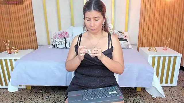 love mommy online show from 11, 3, 2025