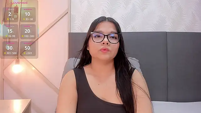 Snapshot of SophieHarris_ chatting on 9, 6, 2026 SophieHarris online show from 9, 6, 2026