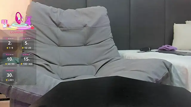 SophieHarris  online show from 13, 12, 2025