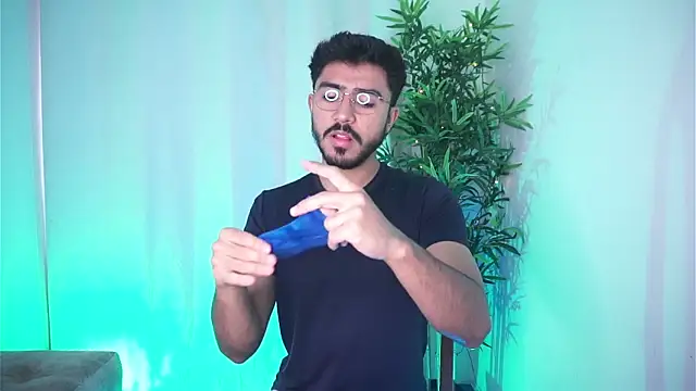 Snapshot of dam0n_fr0st chatting on 2, 12, 2025 dam0n fr0st online show from 2, 12, 2025