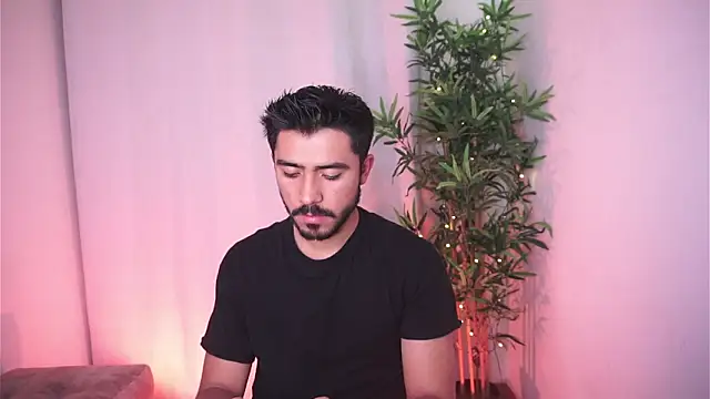 Snapshot of dam0n_fr0st chatting on 18, 11, 2025 dam0n fr0st online show from 18, 11, 2025