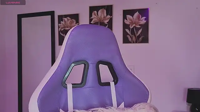 Snapshot of AnneGagner chatting on 23, 11, 2025 AnneGagner online show from 23, 11, 2025