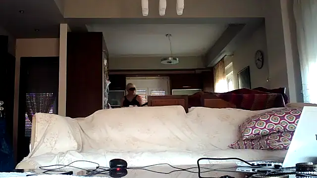 Kalia Cross online show from 18, 11, 2025