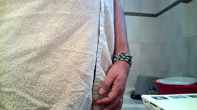 Kalia Cross online show from 10, 10, 2025