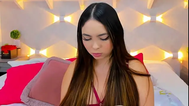 Snapshot of ChloeHarris chatting on 3, 12, 2024 ChloeHarris online show from 3, 12, 2024