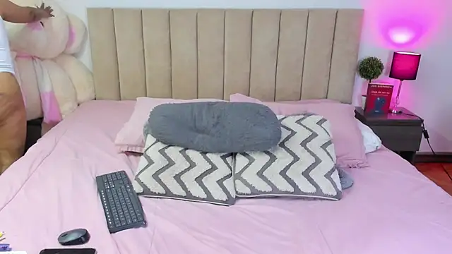 HannaRousse  online show from 24, 10, 2025