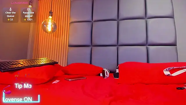 HOTTY RED  online show from 25, 9, 2025