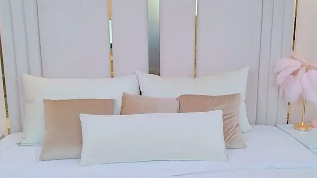 MarybethSnow online show from 10, 2, 2026