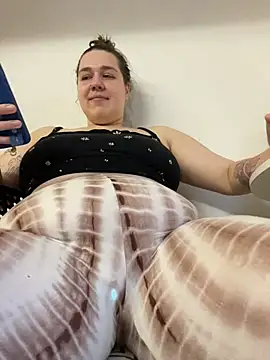 SuzieMurray online show from 2, 12, 2025