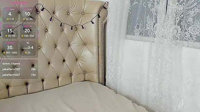 AlexaFoxy18 online show from 8, 10, 2025