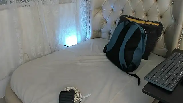 AlexaFoxy18 online show from 19, 9, 2025