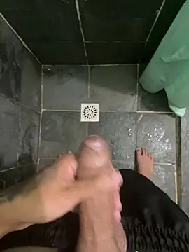 Snapshot of gzn01 chatting on 5, 3, 2025 gzn01 online show from 5, 3, 2025