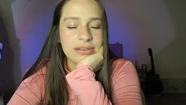 Snapshot of Serenity chatting on 9, 10, 2025 Serenity online show from 9, 10, 2025