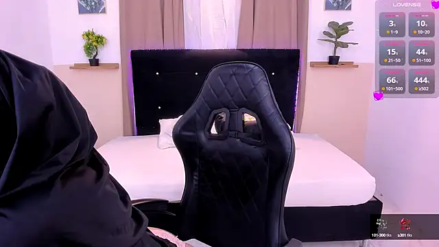 Snapshot of Kendra_Kait chatting on 8, 10, 2025 Kendra Kait online show from 8, 10, 2025