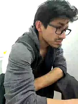 Snapshot of charlesss19 chatting on 26, 2, 2025 charlesss19 online show from 26, 2, 2025