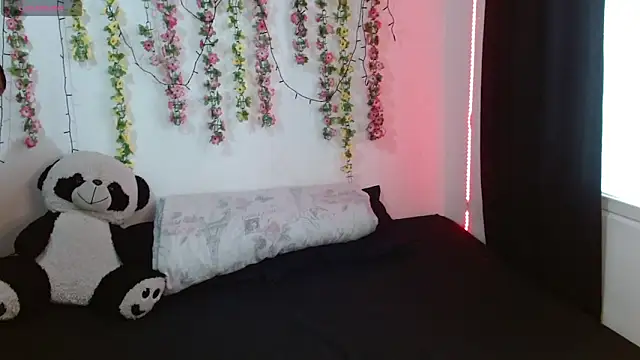 Shenna brunette  online show from 8, 10, 2025