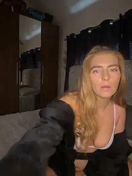 Snapshot of Summer_Paige chatting on 12, 1, 2025 Summer Paige online show from 12, 1, 2025
