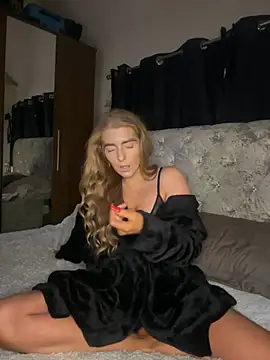 Snapshot of Summer_Paige chatting on 10, 1, 2025 Summer Paige online show from 10, 1, 2025