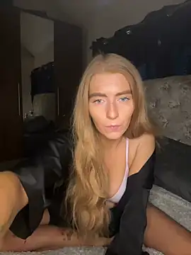 Snapshot of Summer_Paige chatting on 9, 3, 2025 Summer Paige online show from 9, 3, 2025