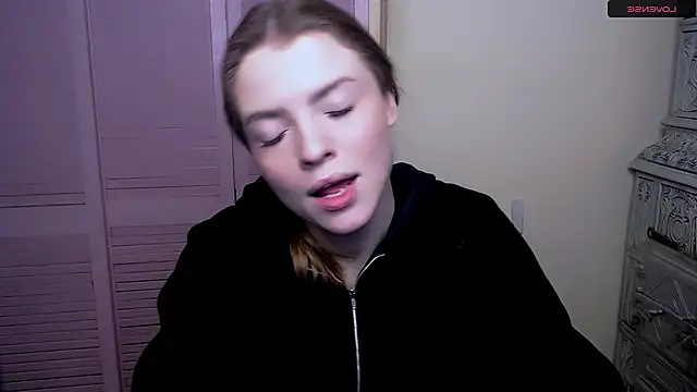 MissOliviaa  online show from 5, 1, 2025