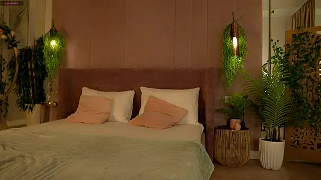 Snapshot of Smiley_Mia chatting on 7, 11, 2025 Smiley Mia online show from 7, 11, 2025