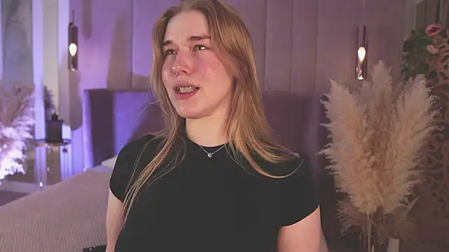 Smiley Mia online show from 14, 4, 2026