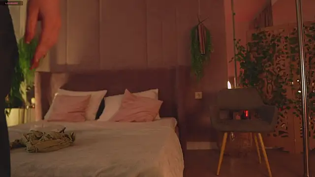 Snapshot of Smiley_Mia chatting on 12, 11, 2025 Smiley Mia online show from 12, 11, 2025