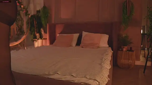 Smiley Mia online show from 27, 11, 2025