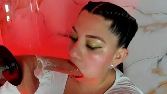 hade cute online show from 19, 3, 2026