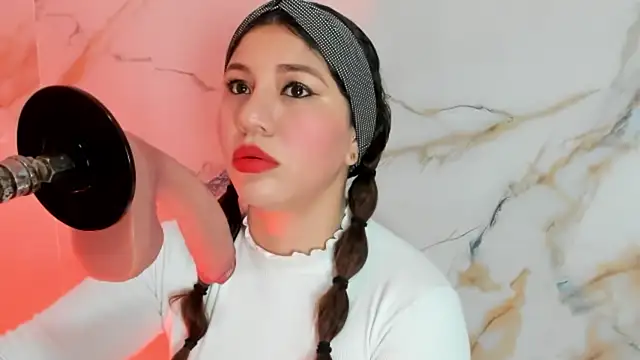 hade cute online show from 18, 6, 2026