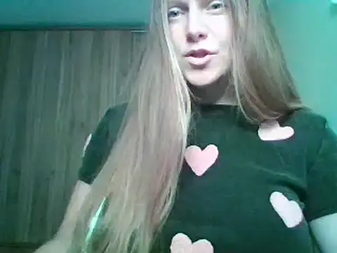 Evasapples online show from 5, 10, 2025