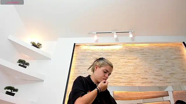 dorothy vegga online show from 9, 4, 2026