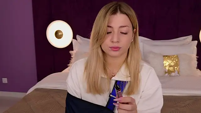 HelenaMorgan online show from 10, 10, 2025