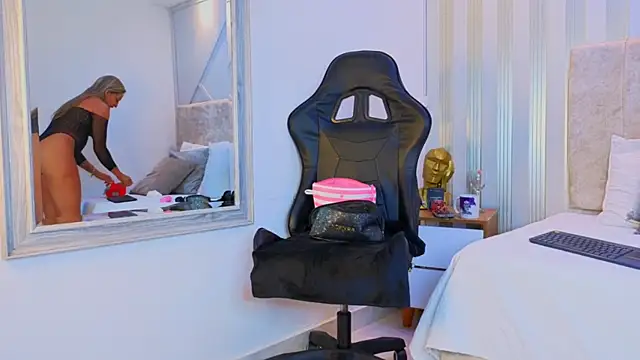 Tayra Pradit online show from 31, 3, 2026