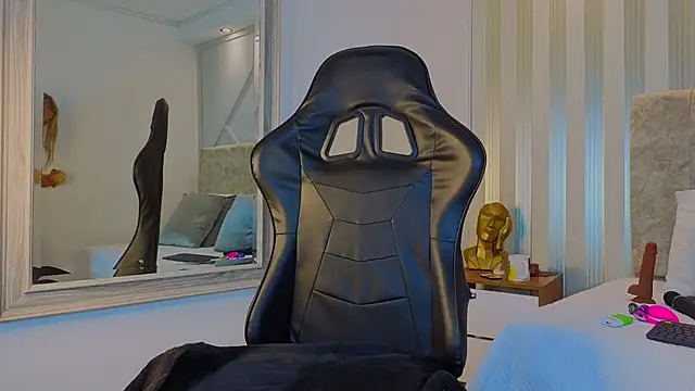 Tayra Pradit online show from 8, 3, 2026