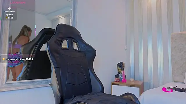 Tayra Pradit online show from 15, 1, 2026