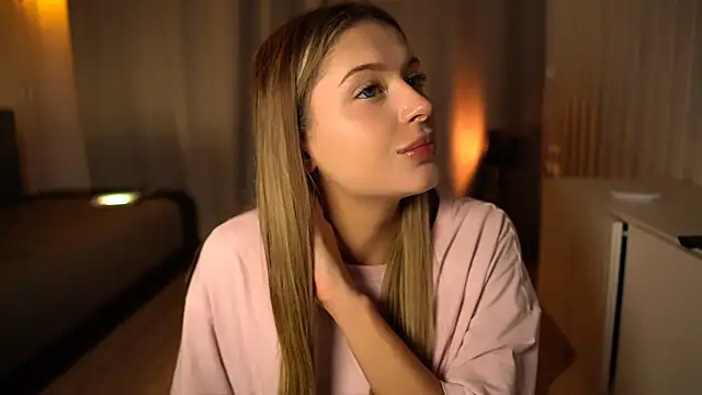 elisa moon online show from 8, 12, 2024