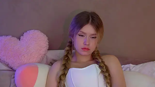 MilanaBalmain online show from 8, 10, 2025