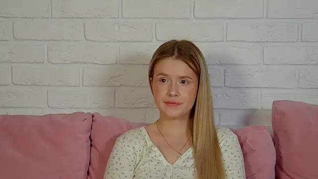 MilanaBalmain online show from 15, 4, 2026