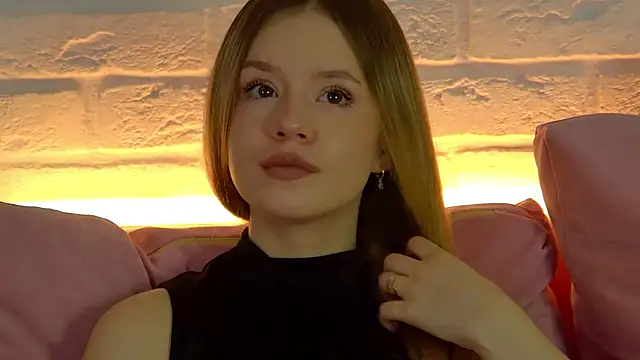 MilanaBalmain online show from 1, 12, 2025