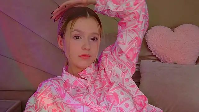 MilanaBalmain online show from 8, 11, 2025