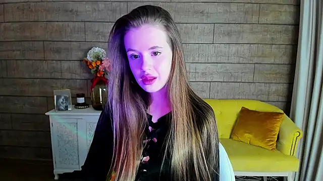 MilanaBalmain online show from 17, 2, 2025