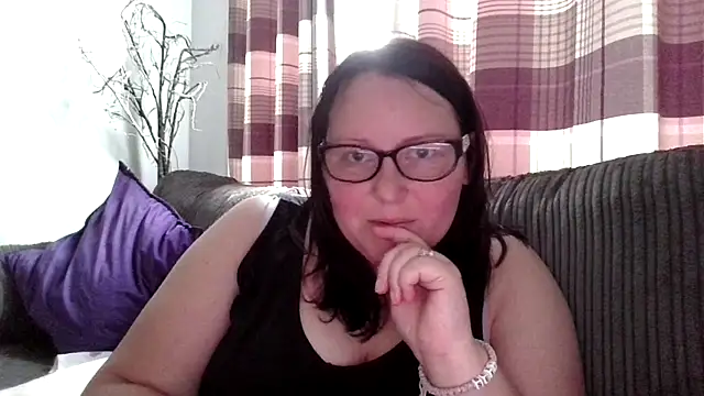 Snapshot of Curvy-Clare-30 chatting on 2, 8, 2026 Curvy-Clare-30 online show from 2, 8, 2026